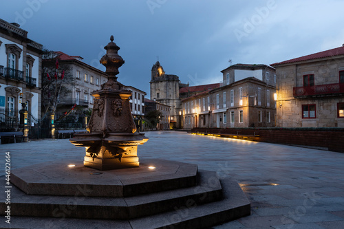 Plaza Alonso de Fonseca en Pontevedra, al fondo la Real Basílica de Santa María a Maior. photo