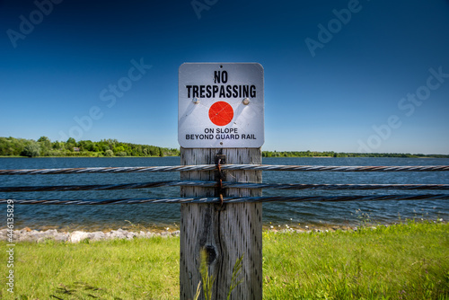 no trespassing sign