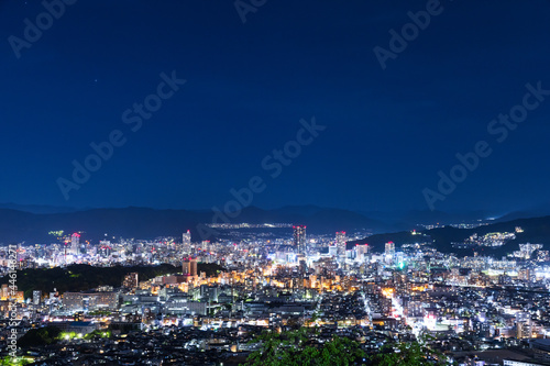 黄金山から広島市街の夜景 © blackrabbit3