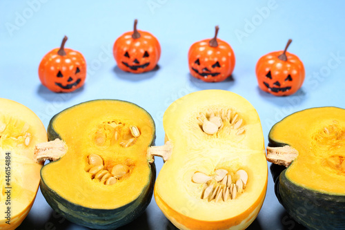 ハロウィンイメージ　ミニかぼちゃとかぼちゃの飾り物 photo
