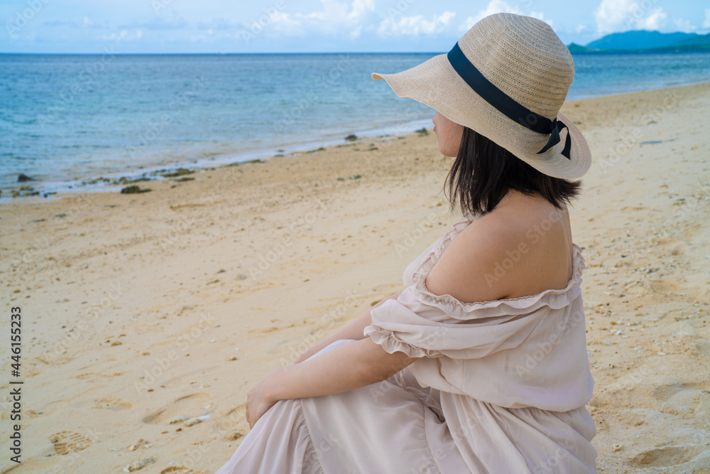石垣島の海の女性がいる風景 沖縄 Landscape with a woman in the sea in Ishigaki Island, Okinawa