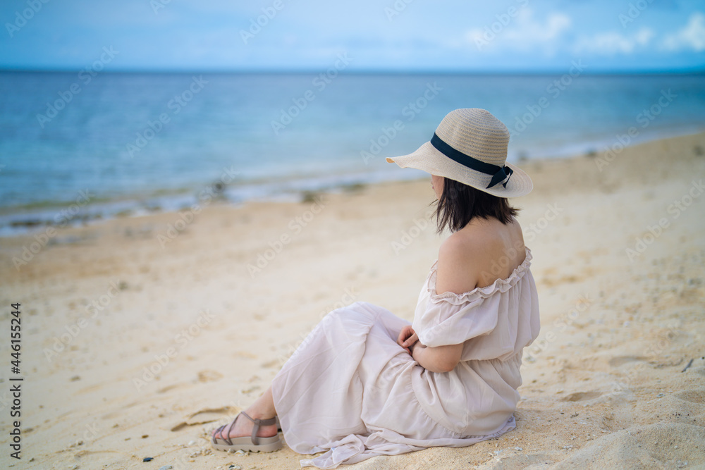 石垣島の海の女性がいる風景 沖縄 Landscape with a woman in the sea in Ishigaki Island, Okinawa