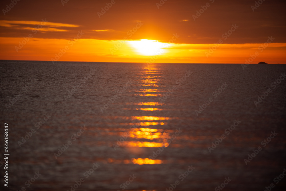 Obraz premium 夕日とビーチ