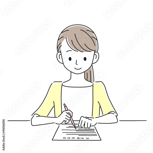 書類に記入する女性