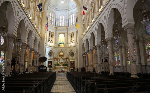 Main nave in Immaculate Conception Jesuit Church - New Orleans, Louisiana © jerzy