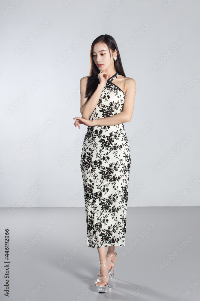 Sexy cheongsam with high beauty street pat Sexy cheongsam with high beauty street pat