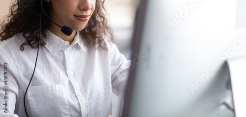 Fényképezés Hispanic woman call center service support in headset