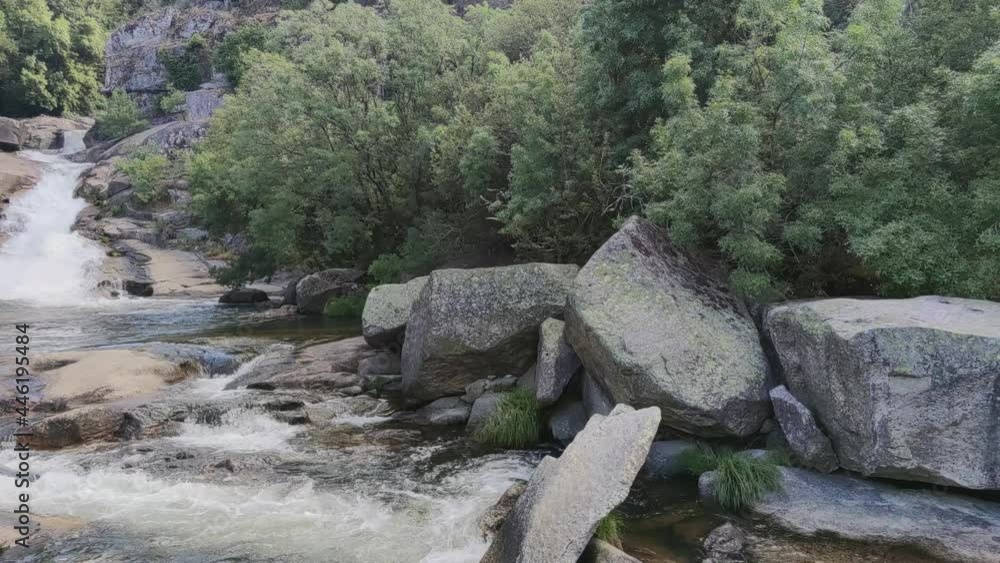 Paisaje natural cascada de Segade del río Umia en la provincia de Pontevedra, España Paisaje natural cascada de Segade del río Umia en la provincia de Pontevedra, España