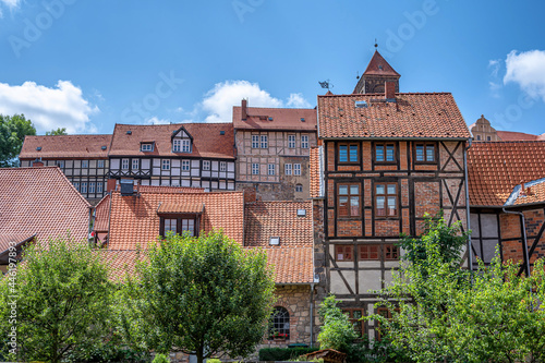 Alte historische Fachwerkhäuser in der Altstadt von Quedlinburg am Schlossberg
