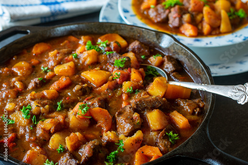 Foto Beef stew with carrots and potatoes