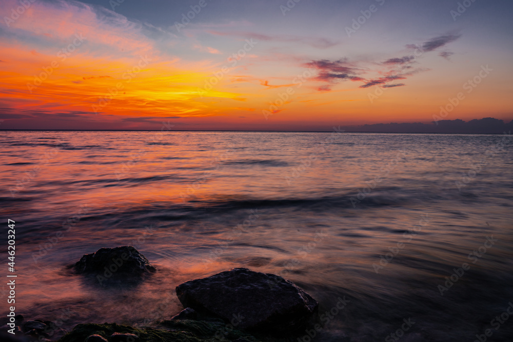 Obraz premium Sunset on the sea, beautiful nature view, colors of the sky and the sun, purple texture of the evening, landscape scene