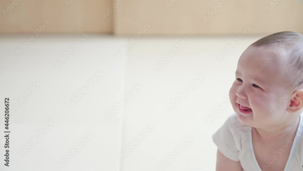 笑顔の赤ちゃん スローモーション 笑顔の赤ちゃん スローモーション