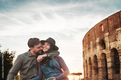 Canvas Print Young couple having positive emotions in Rome Colosseum - Happy lovers romantic