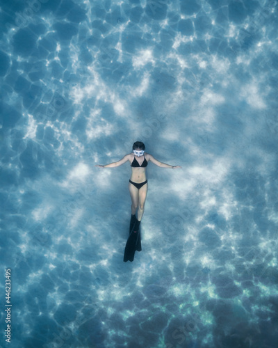 Wallpaper Mural freediver in bikini Torontodigital.ca