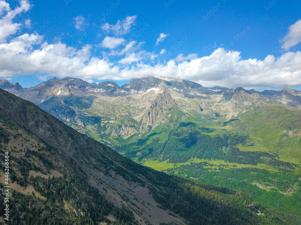 Incredible picture of the mountains of Pyrenees National Park.