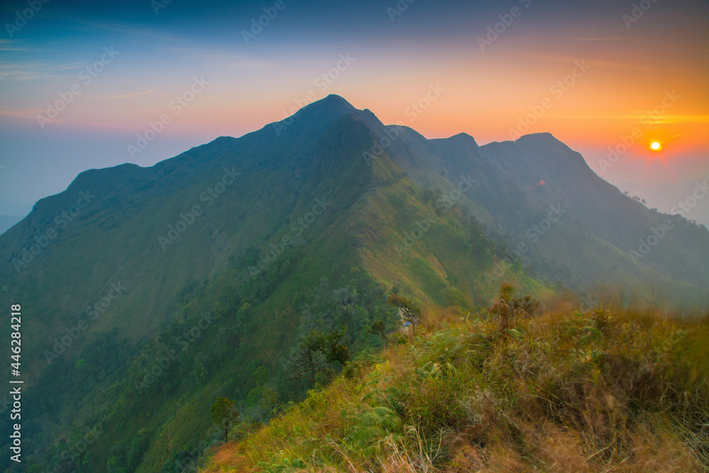 Obraz premium sunset in the mountains