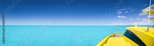 Foto Yellow catamaran in caribbean sea. Long banner