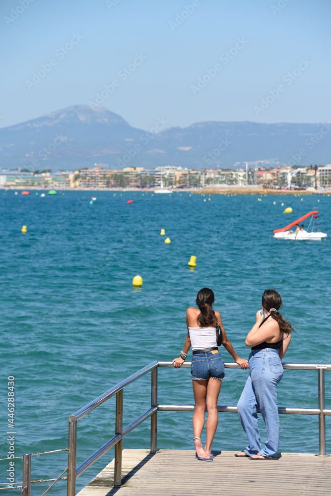 vacances loisir plage soleil été Espagne Salou Catalogne mer sable couple amie femmes