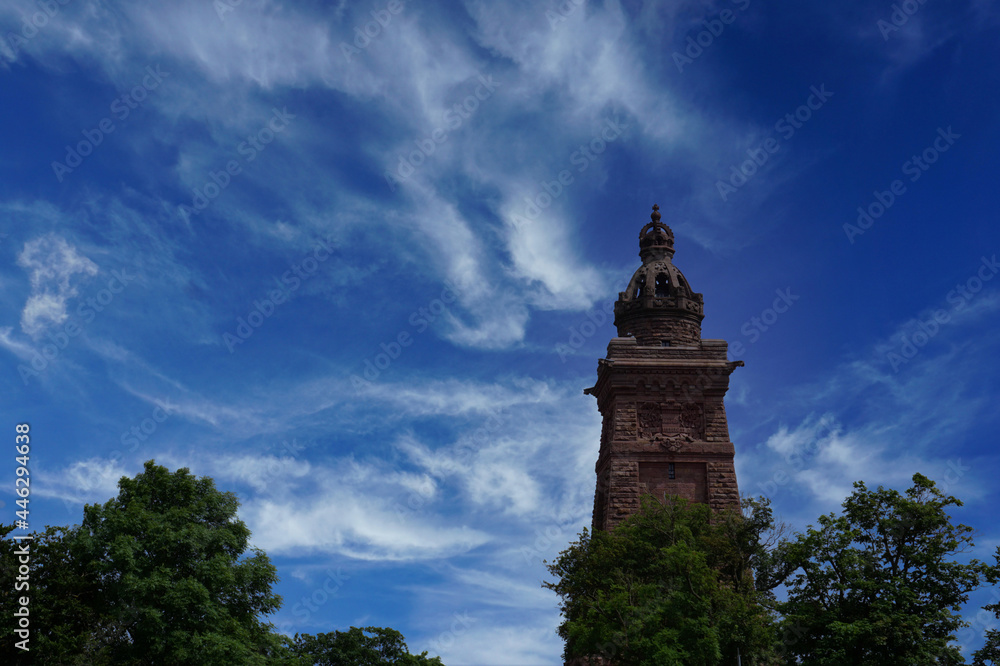 Die Spitze vom Kyffhäuser Denkmal mit blauen Himmel