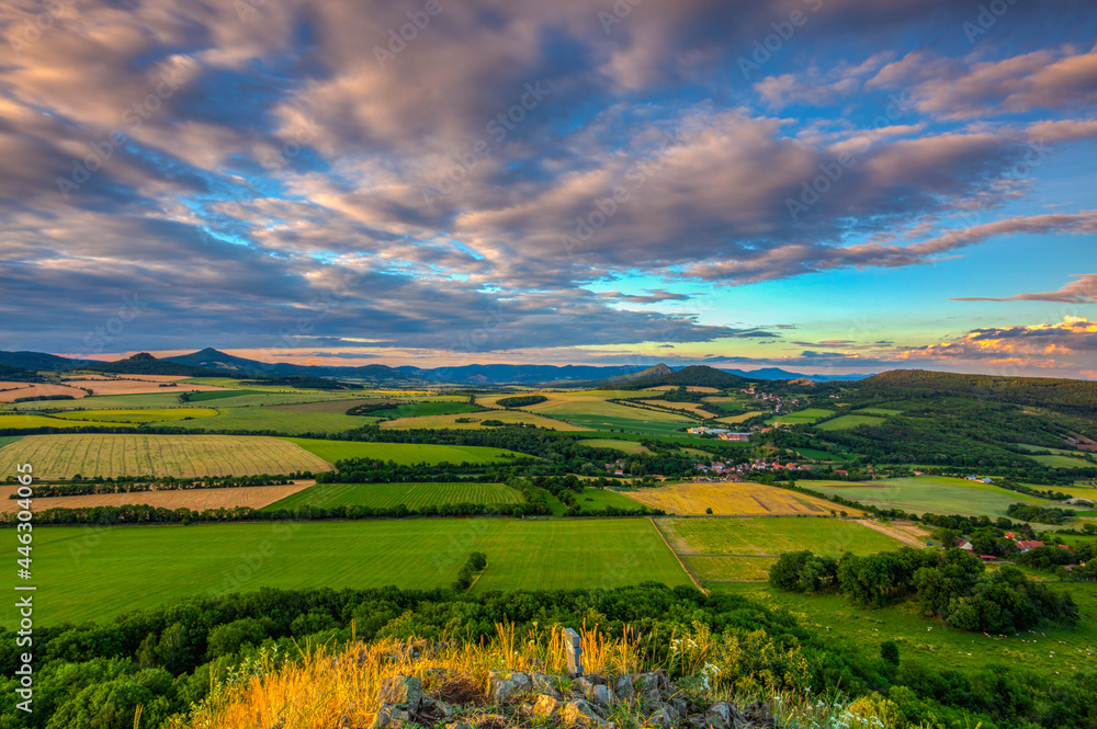Obraz premium Sunset on the hill in Central Bohemian Uplands, Czech Republic.