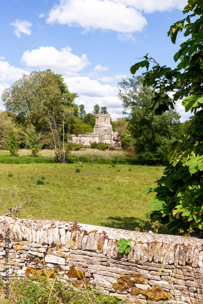 Φωτογραφία The Norman church of St James in the Coln Valley in the Cotswold village of Coln