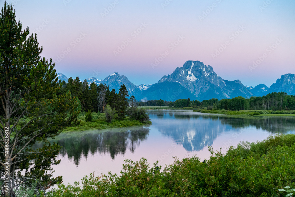 Fototapeta premium Oxbow Bend at Grand Teton National Park, during a colorful pink sunrise in Wyoming