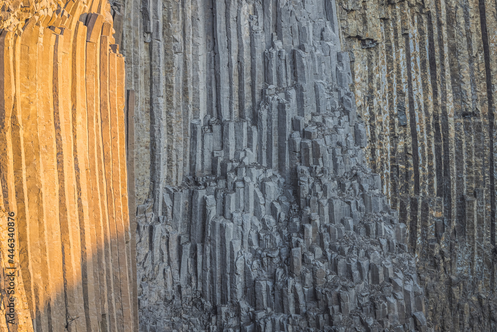 Obraz premium gray and brown volcanic basalt column textures