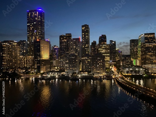 Miami at Night © Aidyn