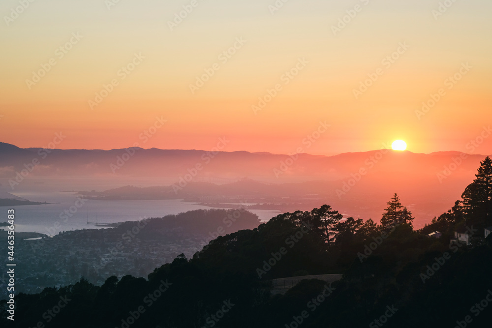 Obraz premium Bay Area Sunset from Berkeley Hill