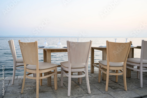 Served tables awaiting tourists on the embankment © Tatiana