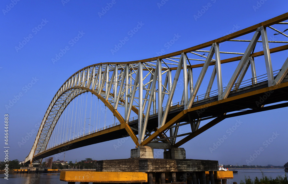 Obraz premium Yellow Bridge in Blue