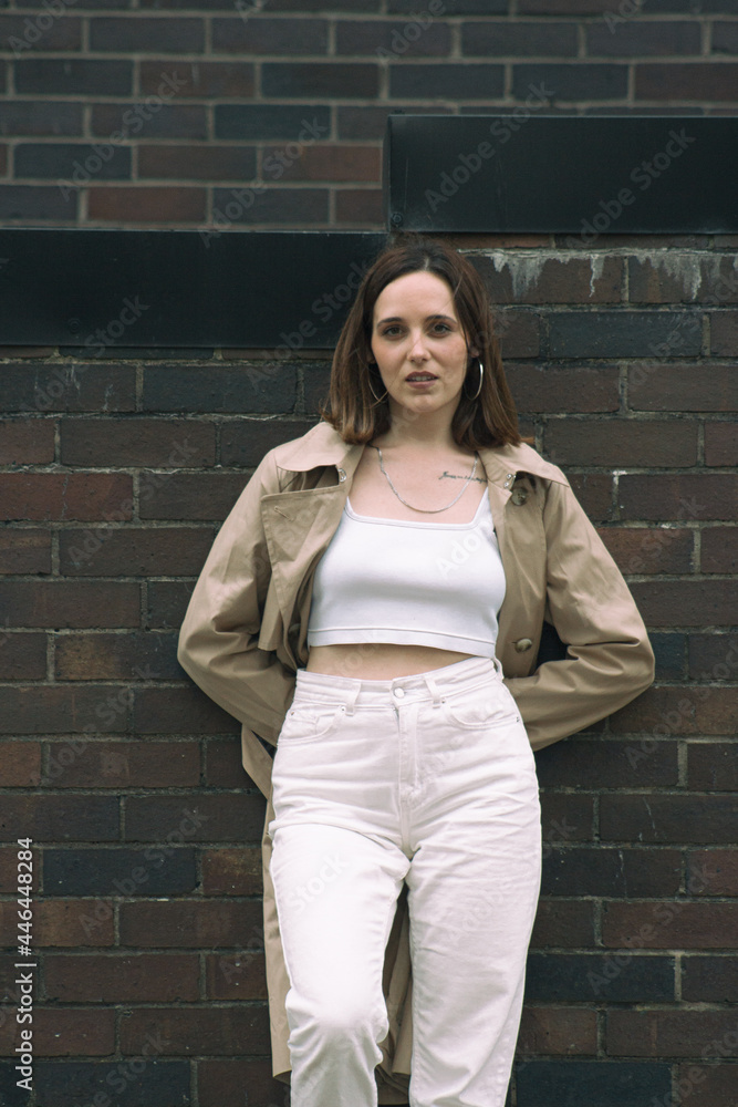 Modelo Mujer Posando en Calles de la Ciudad de Glasgow en Reino Unido