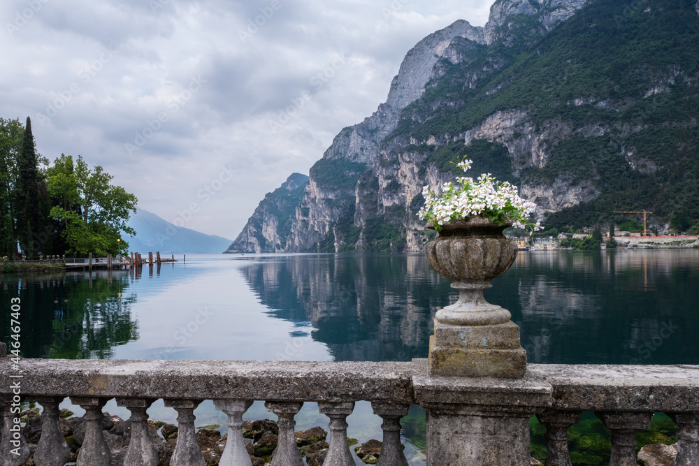 Φωτογραφία View on lake and mountain from promenade in Riva del Garda