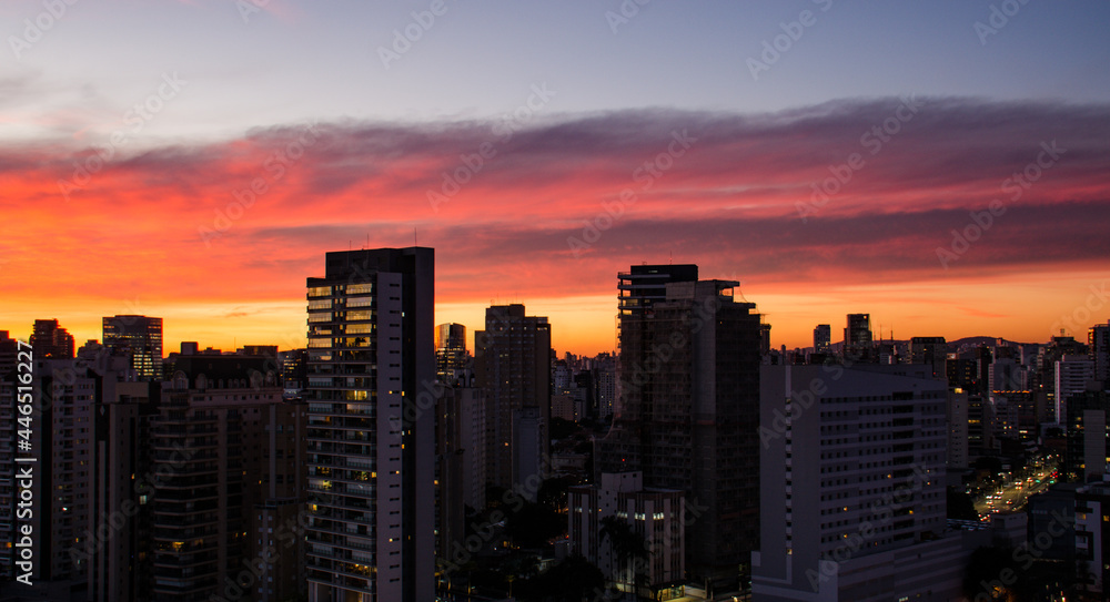 Obraz premium sunset in the city