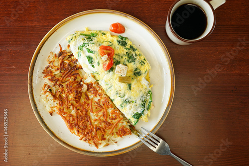 Obraz na płótnie Asparagus omelette with cheese and spinach and hash browns
