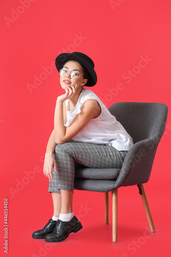 Beautiful young woman sitti...
