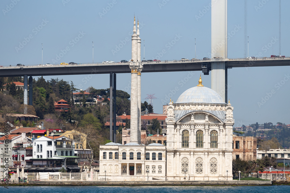 Fototapeta premium Buyuk Mecidiye Mosque in Istanbul, Turkey