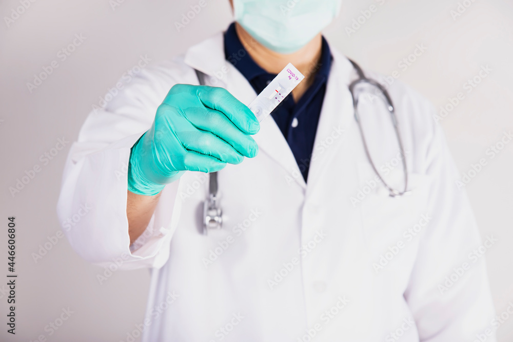 Doctor show rapid antigen test Covid -19 self repid test set Doctor show rapid antigen test Covid -19 self repid test set