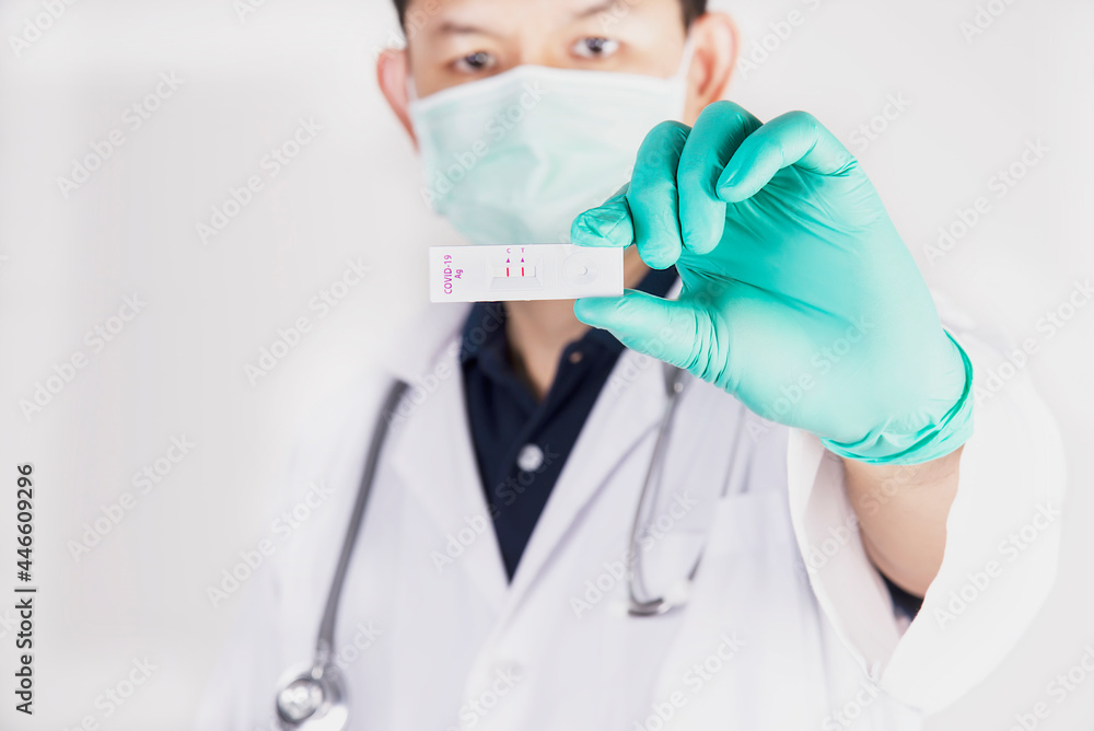 Doctor show rapid antigen test Covid -19 self repid test set Doctor show rapid antigen test Covid -19 self repid test set