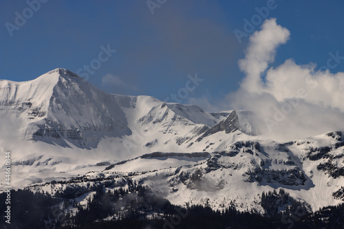 Schneebedeckte Schweizer Bergwelt im Mai 2021; Blick von Nordosten auf Faulhorn und Schwabhoren