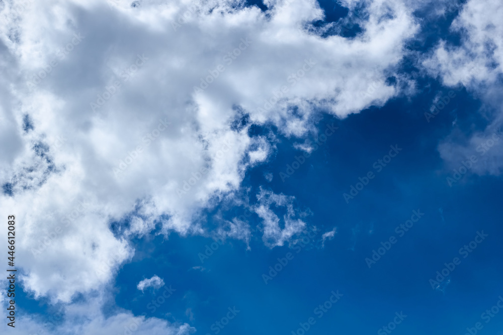 Obraz premium Blue sky with clouds