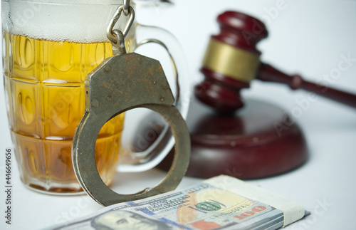 Фотография Alcohol offenses concept.Glass of whiskey with moneys.