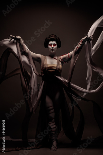 Obraz na plátně Geisha wearing a ceremonial dress creating voluptuousness in the wind