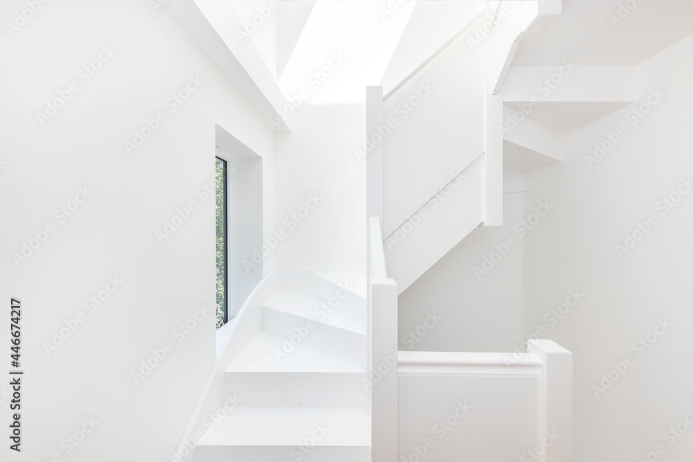 Obraz premium White Stairs Contemporary House London United Kindom 