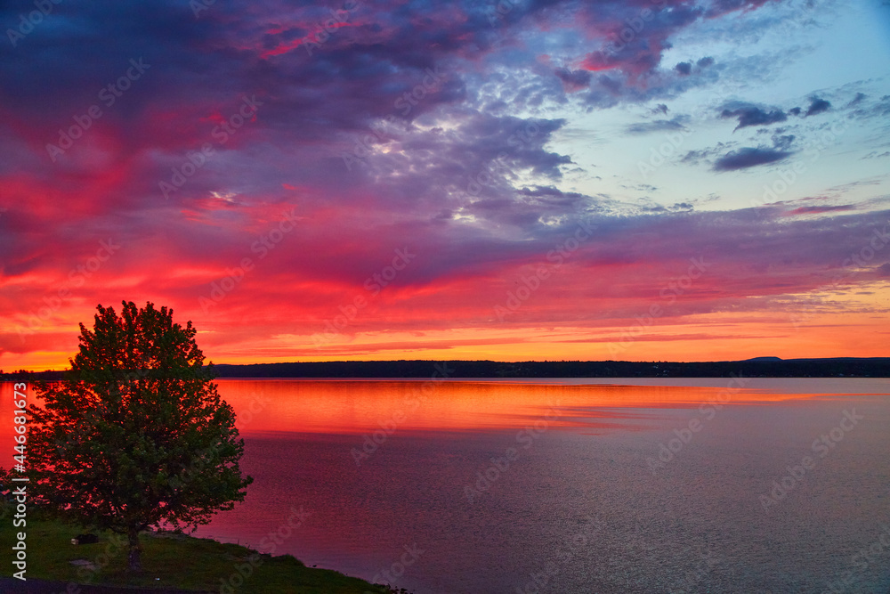 Obraz premium Sunset colors on lake