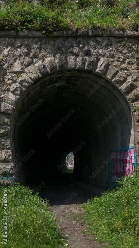 túnel de antigo caminho de ferro
