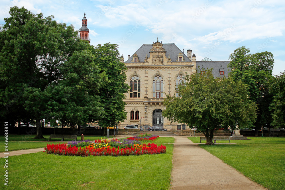Fototapeta premium Merseburger Ständehaus - Blick vom Schlosspark