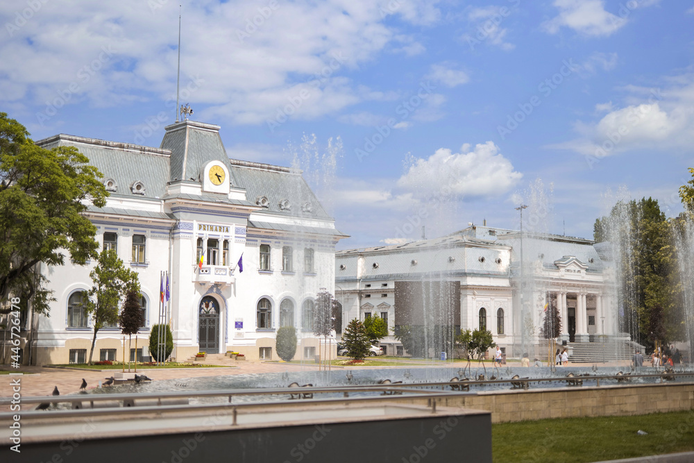Curtea de apel in Pitesti on a sunny day.