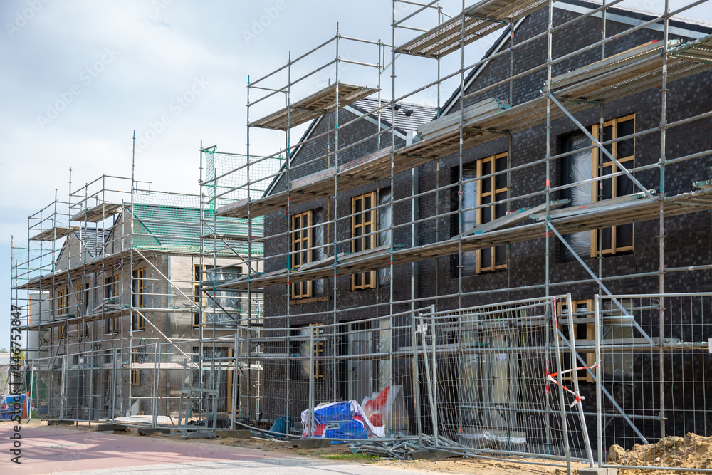 Fototapeta premium Neubau mit Gerüst