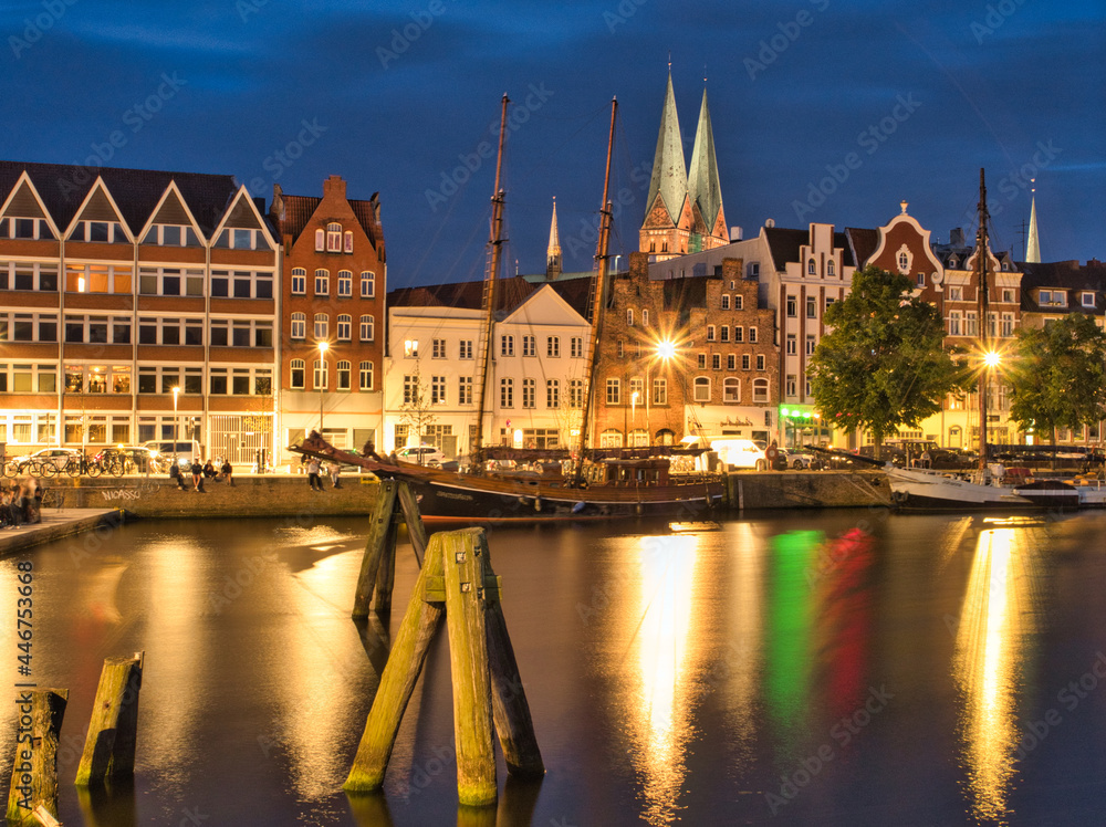 Obraz premium night view lübeck